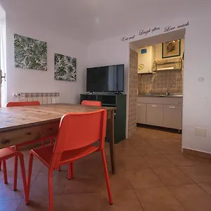 Il Nido Di Arianna Nel Centro Di Loano